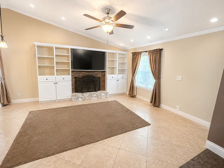 735 Spyglass Ln — Photo 3