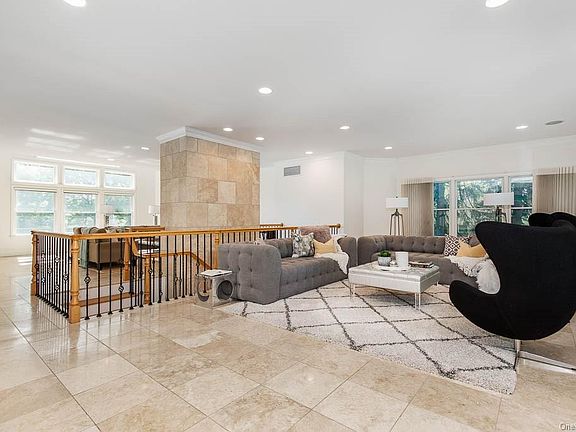 4th image of 124 Lakeshore Dr N