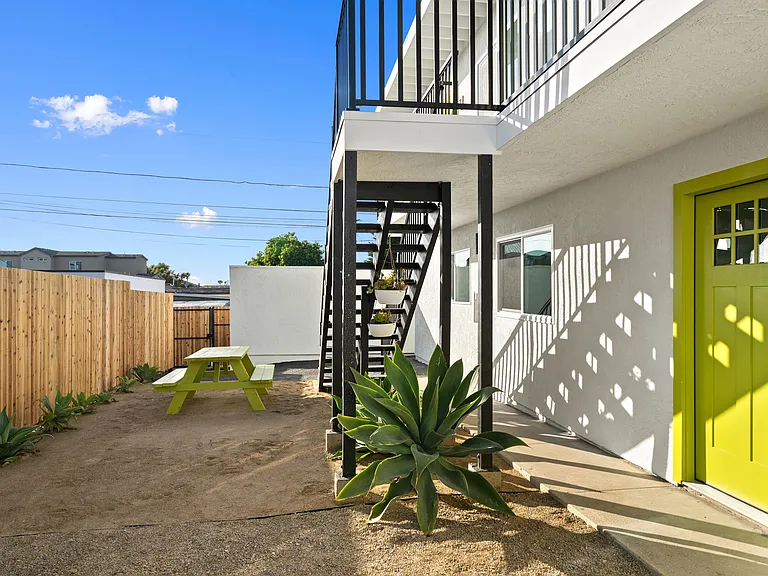1426 Dubuque St #2 — Photo 3