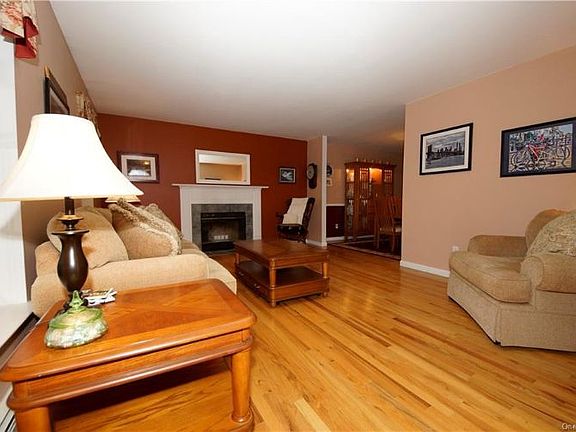 3rd image of 5 Vincent Dr