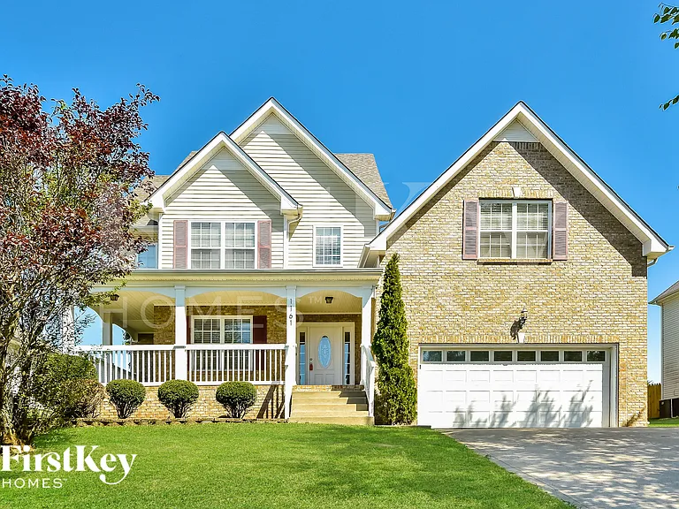 1161 Castlewood Dr — Photo 1