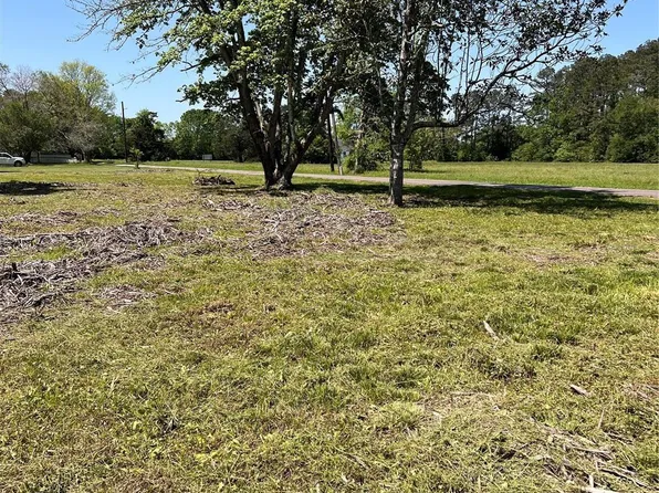 132 W Paul Ave, Dayton, TX 77535