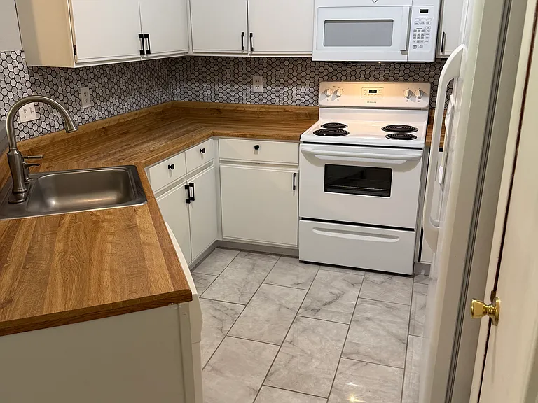 20 Minuteman Ct — Photo 2