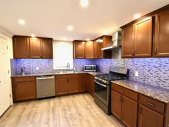 3rd image of 91 Cornell Ave