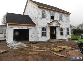 2 Bares Ct, Little Ferry, NJ 07643