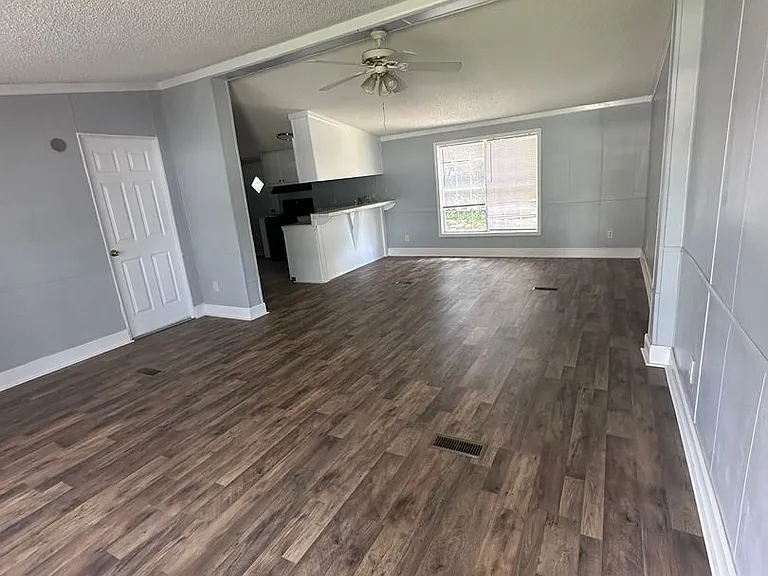 1376 Fleetwood Cir — Photo 3