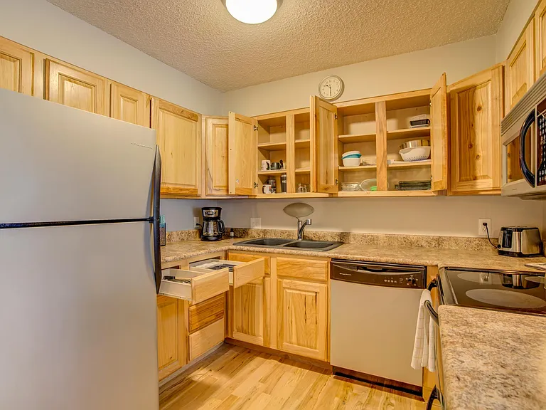 335 Wright St #11-307 — Photo 11