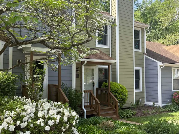 919 Stonehenge Rd, Charlottesville, VA 22901