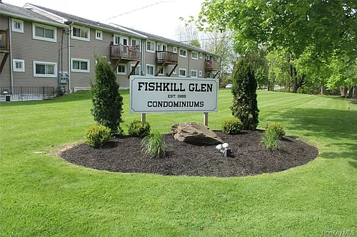 8 Fishkill Glen Dr #A Photo 1