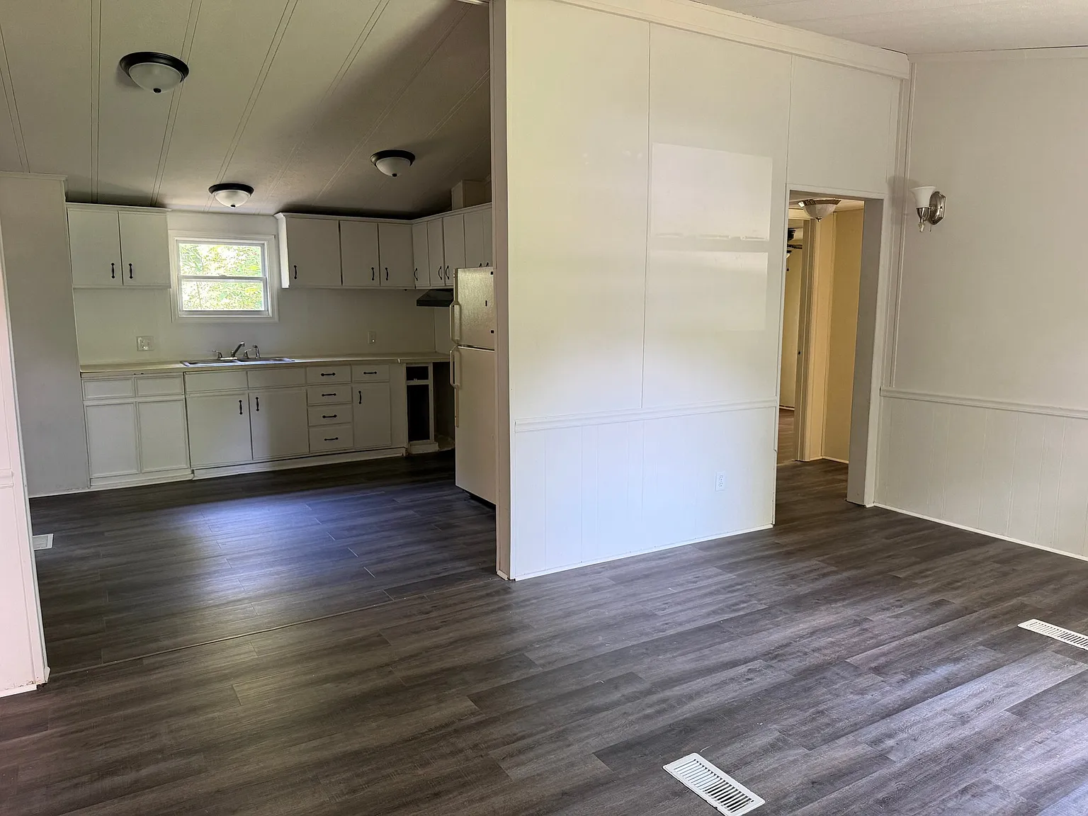 7170 Winchester Ave — Photo 2