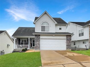 526 Winter Garden Dr, Fenton, MO