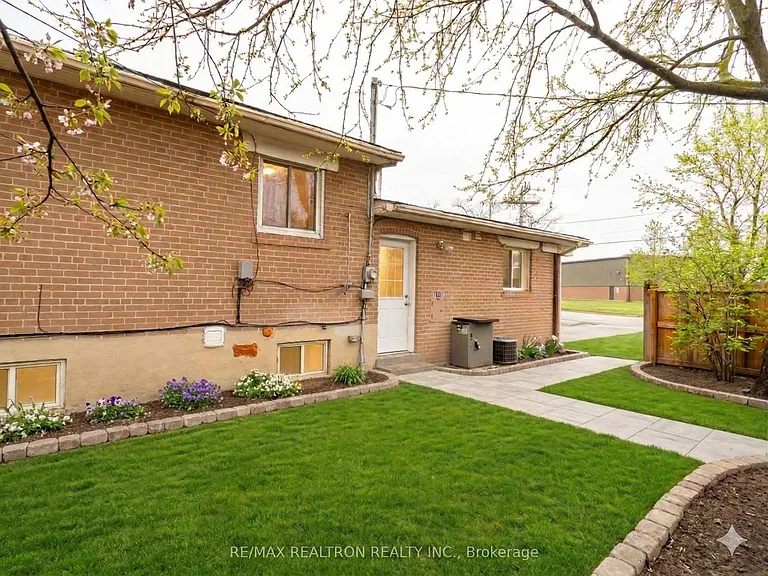 122 Longford Dr #BASEMENT — Photo 2