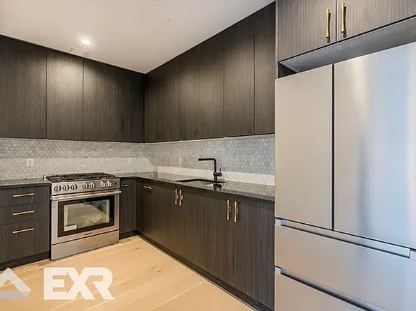 875 4th Avenue image 3 of 24