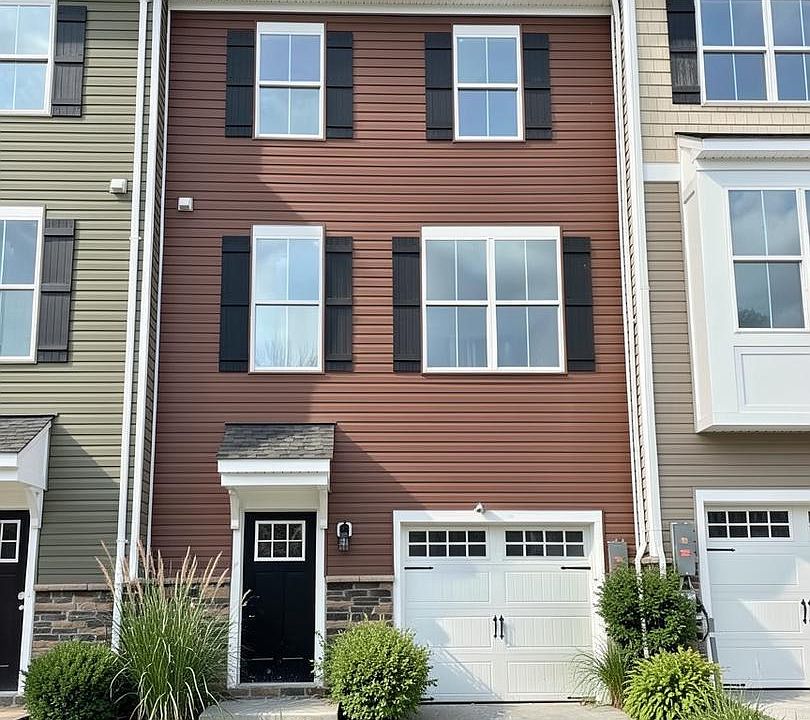 1st image of 332 Aqua Sq #174