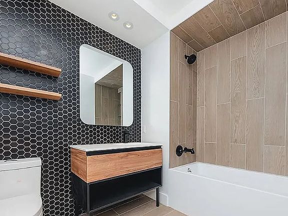 5th image of 260 Gold St APT 1014