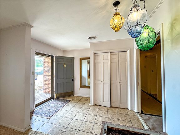 3rd image of 1601 N Avenue F