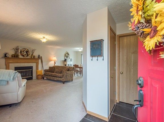 4th image of 2055 Summer Banks Dr