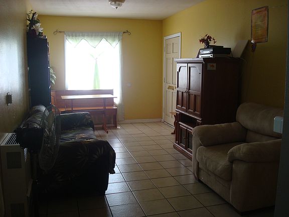 3rd image of 10517 Weigand Ave