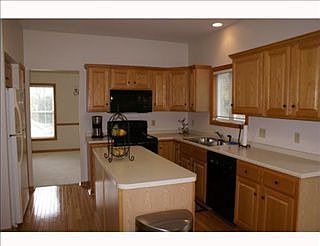 1st image of 164 Bayberry Ln
