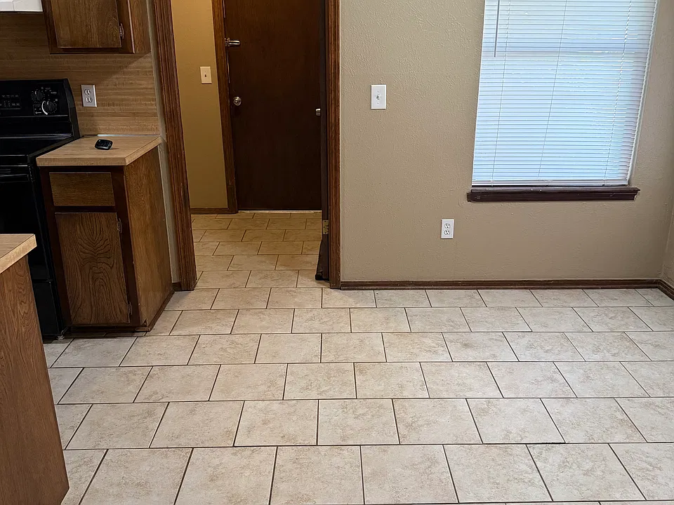 144 Barrett Pl #1