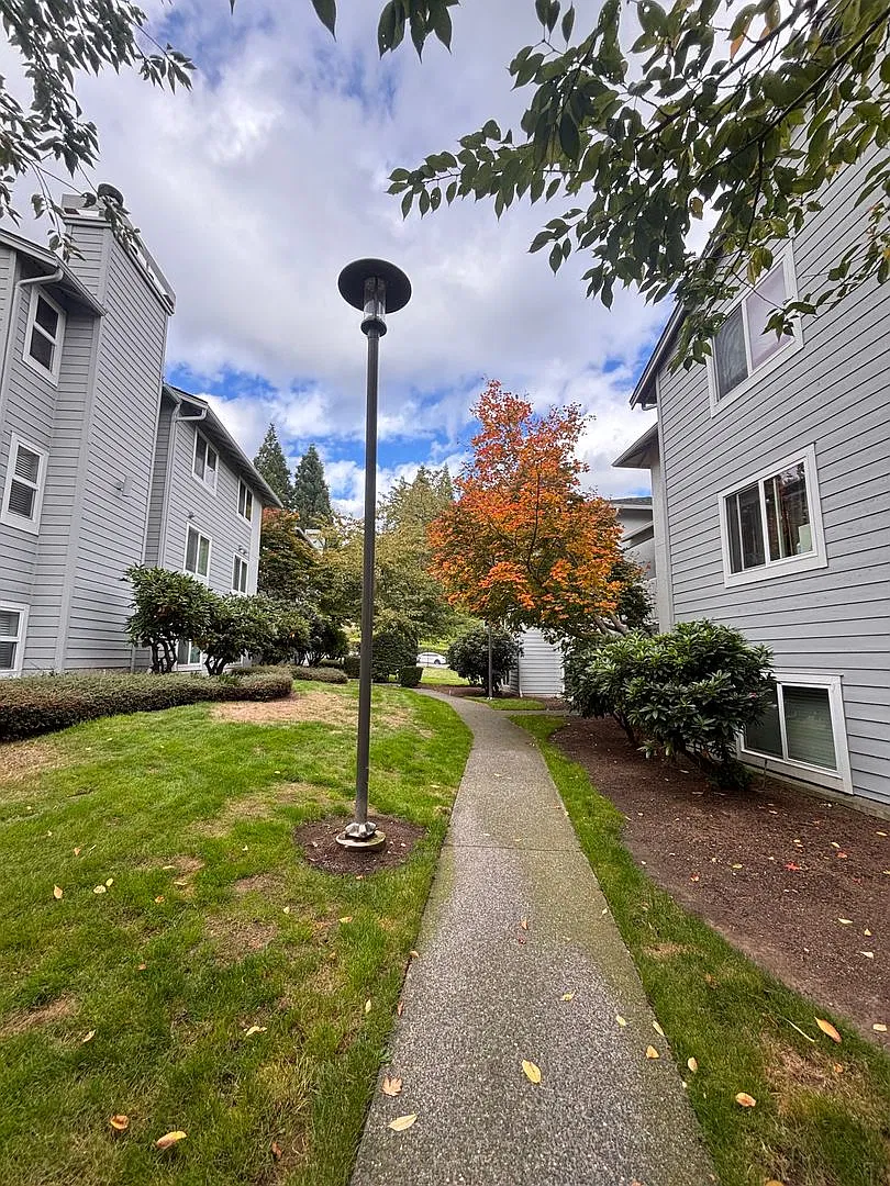Charming 2-Bedroom Condo in the heart of Kenmore — Photo 3