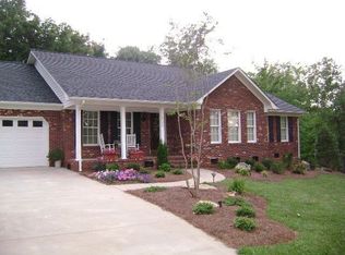 2546 Mountain Oak View Dr, Asheboro, NC 27205