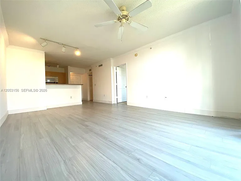 1919 Van Buren St #506A — Photo 6