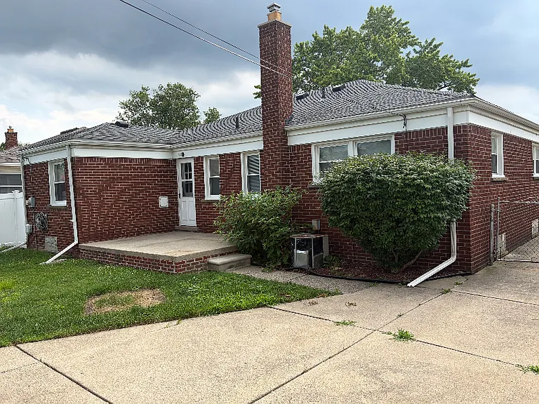 8949 Fox Ave — Photo 2