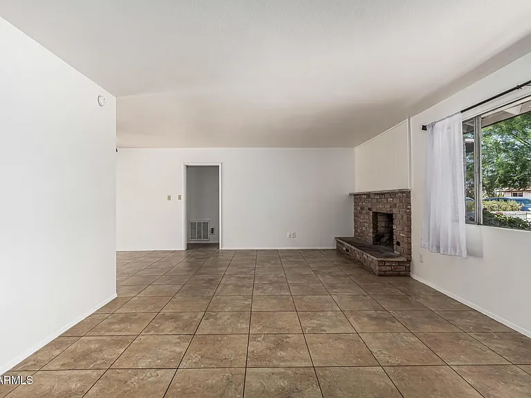 1213 E Riviera Dr — Photo 7
