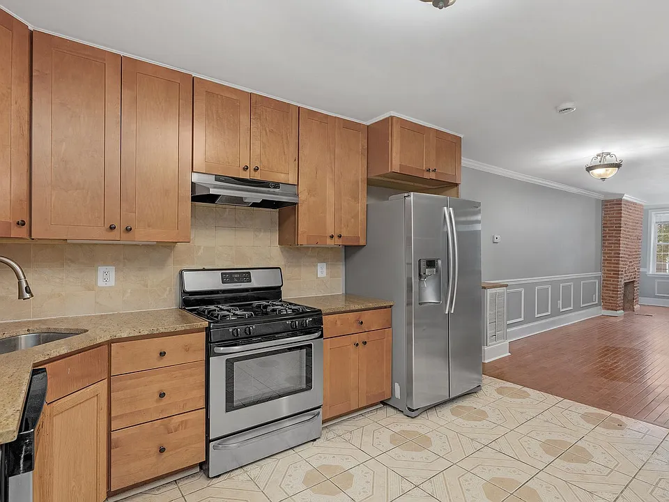 104 S Carrollton Ave