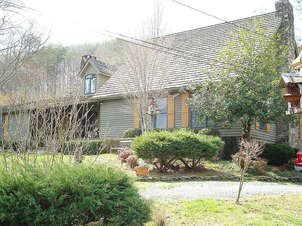 Unique Country Retreat on 3.5 acres