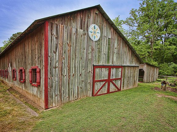 Boarding Stable - 12 Stalls