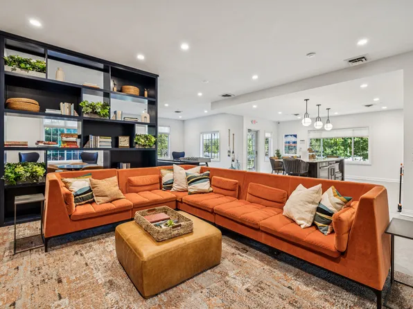 Lakeside Village Apartment Homes