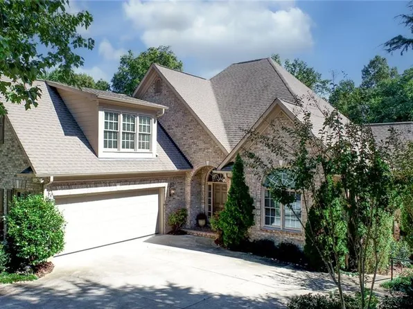 10 Foxglove Ln, Greensboro, NC 27455