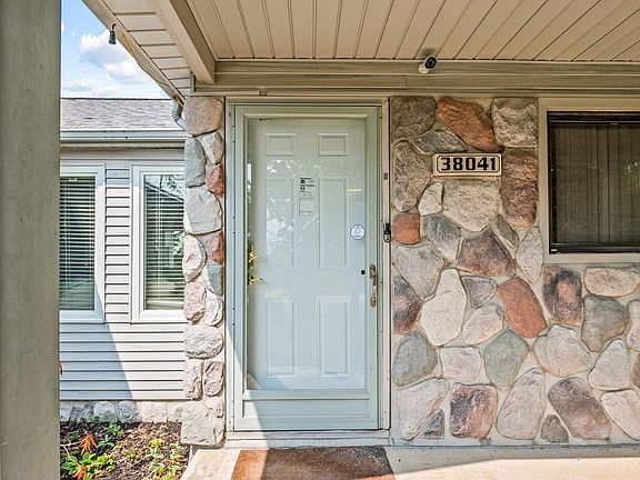 4th image of 38041 Cherry Ln