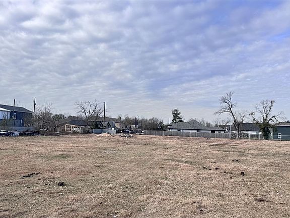 2nd image of 6409 Haight St