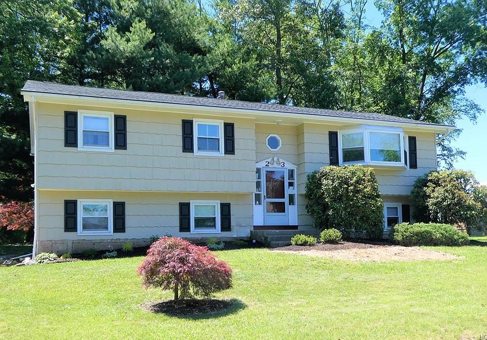 1st image of 23 Lancaster Dr
