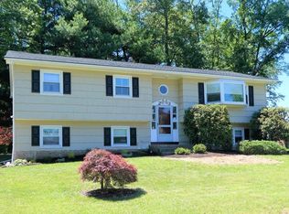 23 Lancaster Dr, Suffern, NY 10901
