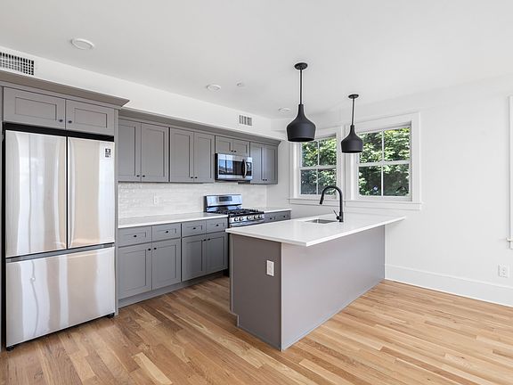 2nd image of 293 Governor St #201