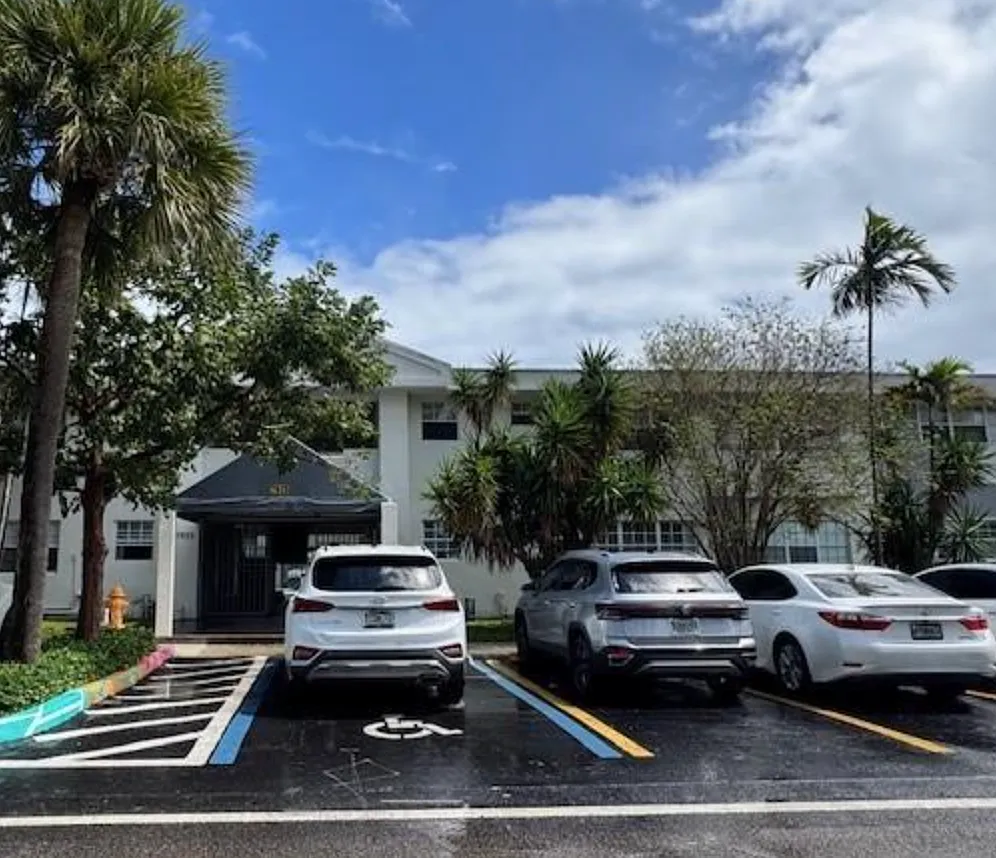 2 bed, 977 sqft, $2,300 — Photo 3