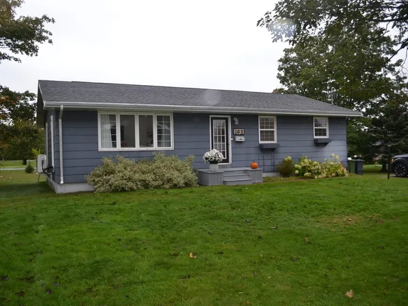 103 Oak Dr, Charlottetown, PE C1A 7Y8