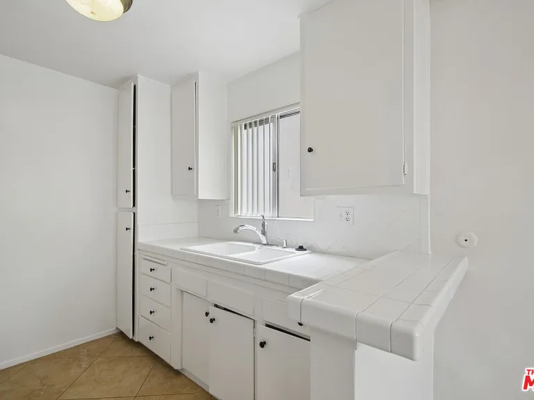 7540 Hampton Ave #206 — Photo 4
