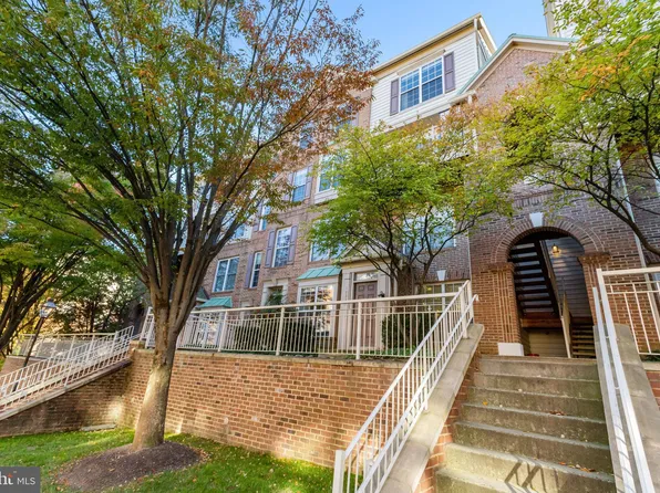 10359 Sager Ave APT 301, Fairfax, VA 22030