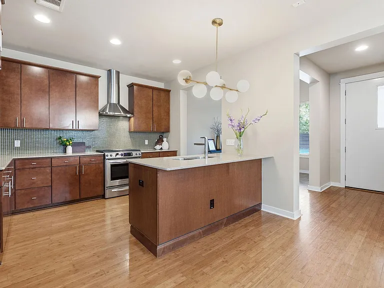 2911 Corbin Ln — Photo 6