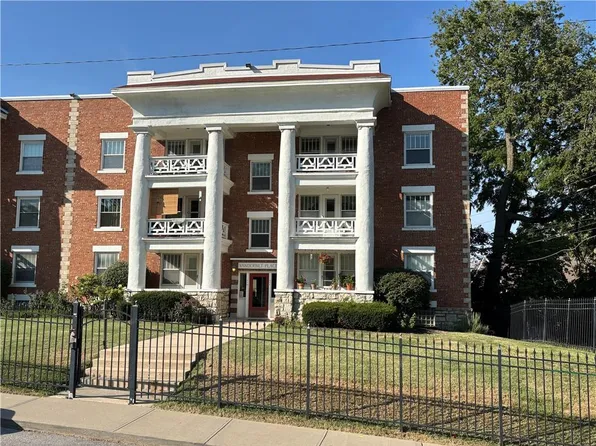 406 E 43rd St APT 2E, Kansas City, MO 64110