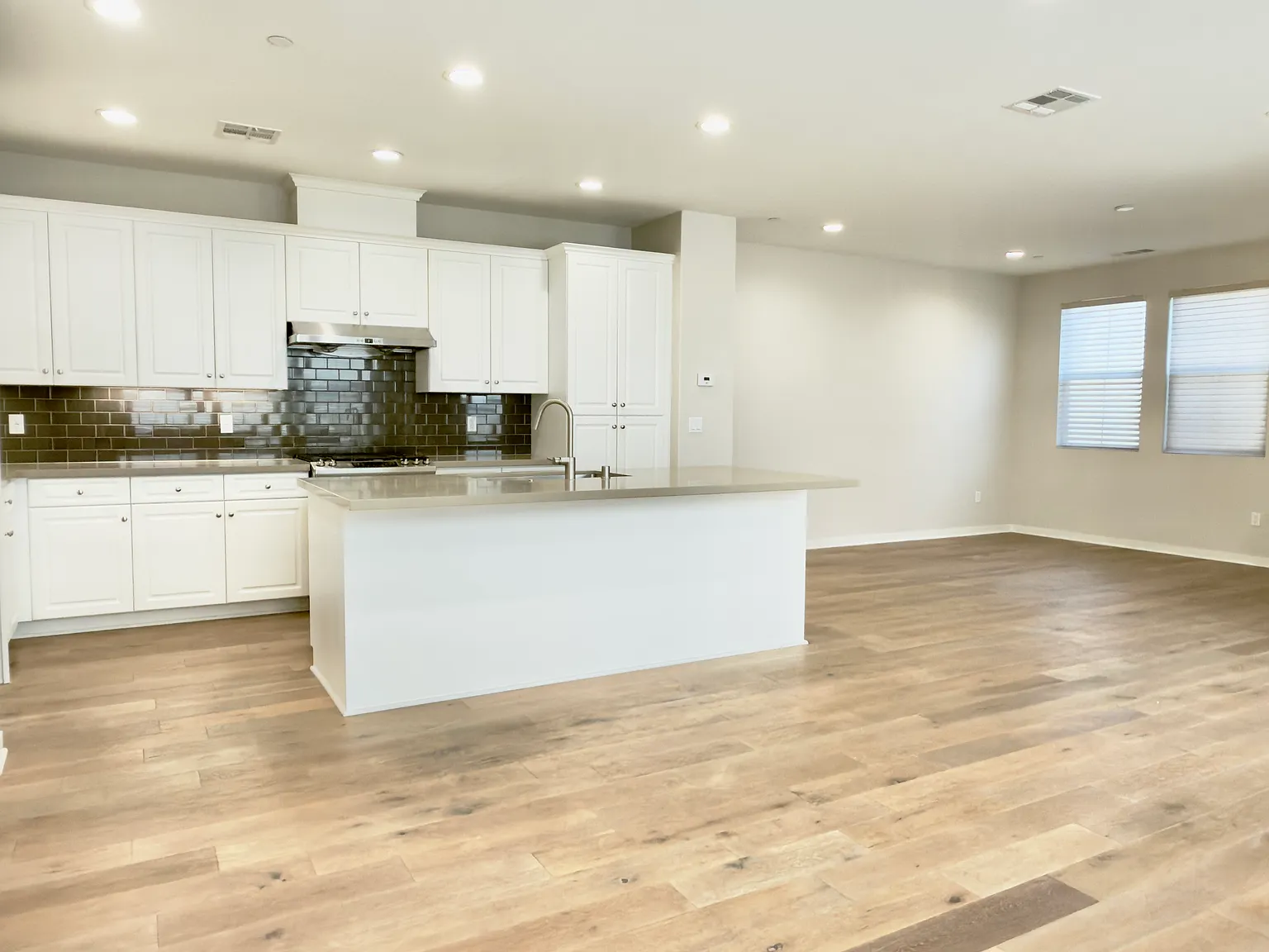4 bed, 1830 sqft, $4,500 — Photo 1