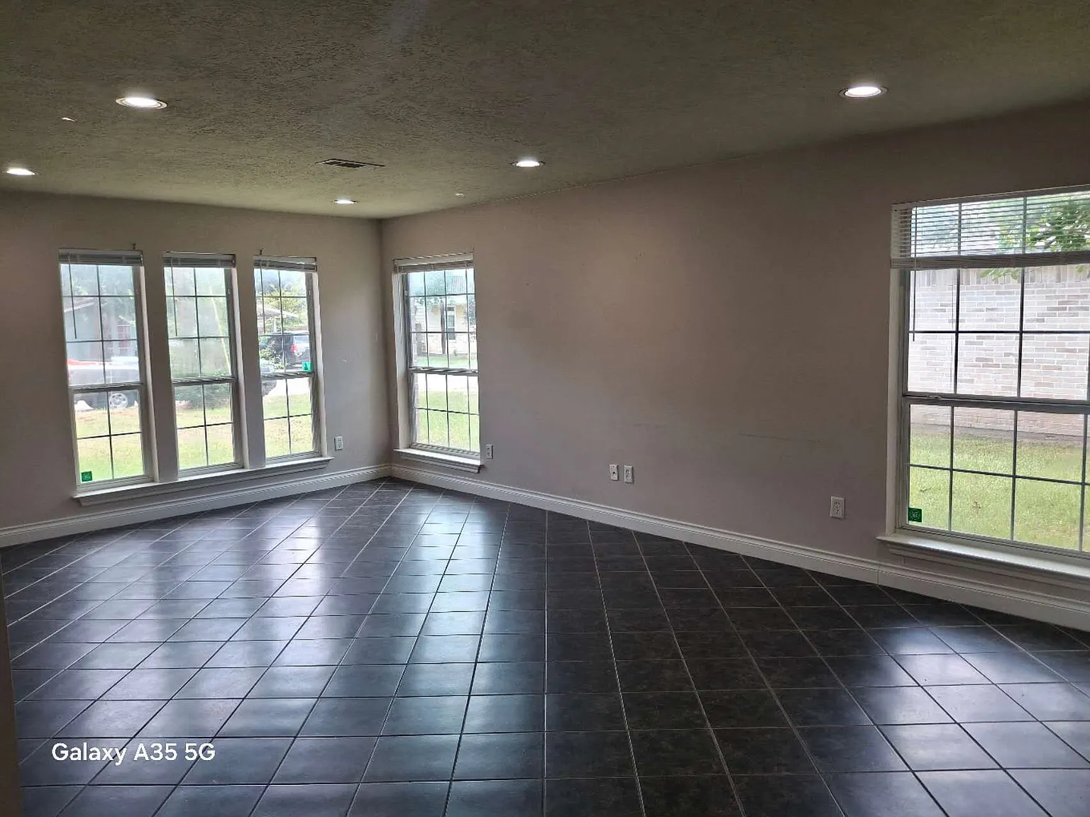 129 Richards St — Photo 3