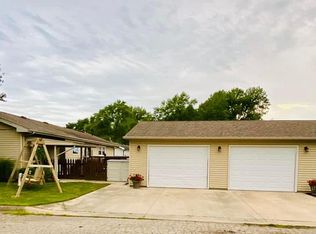 1002 Redwood Ln, Robinson, IL 62454