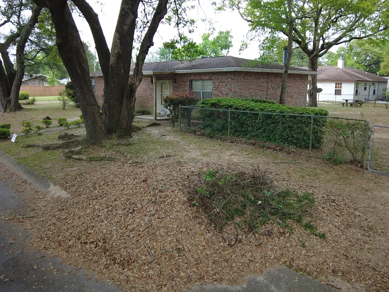 1230 E Leonard St — Photo 7