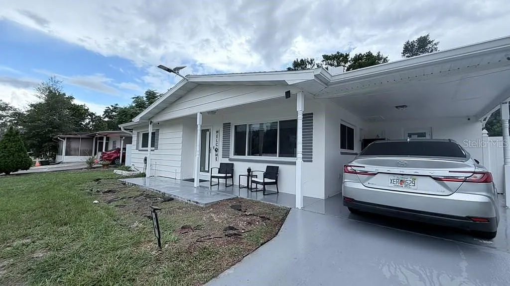 2 bed, 1.0 bath, 1076 sqft, $2,100 — Photo 1